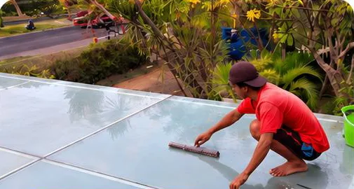 Cleaning atap kaca